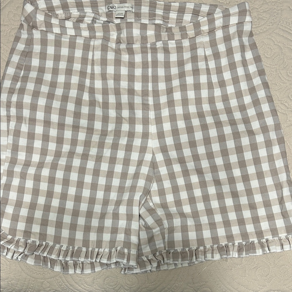 Cato High Waist Gingham Shorts - White and Tan
